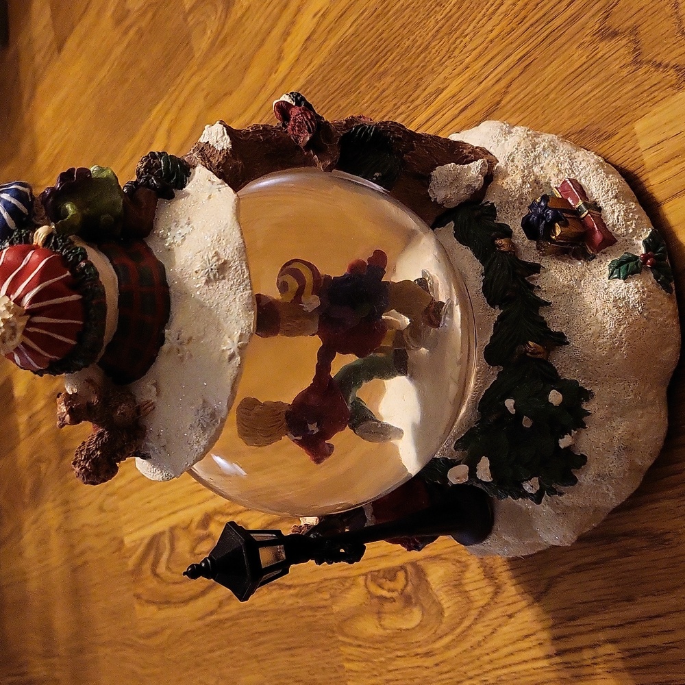SALE--Frosty The Snowman Snowglobe - Picture 6 of 7